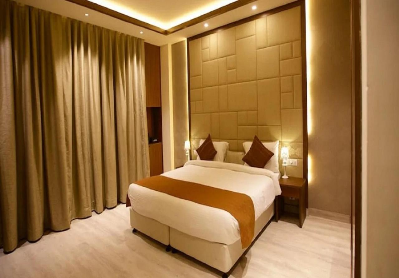 Ritz Resort, Лакхнау Экстерьер фото